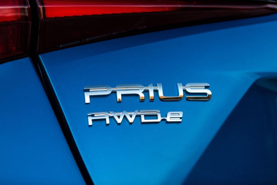 Логотип Toyota Prius XLE AWD-e 2019 года  (NA) (фото 17 из 40)